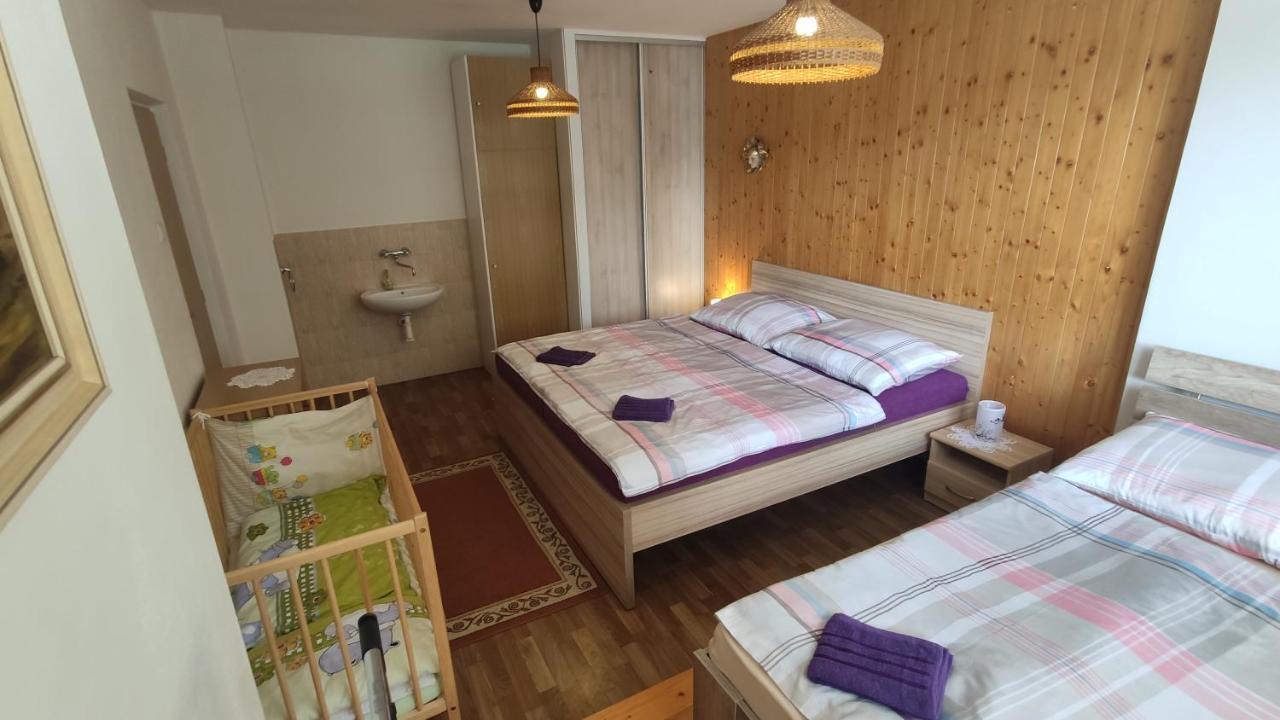 Privat Bea Apartment Podturen Bagian luar foto