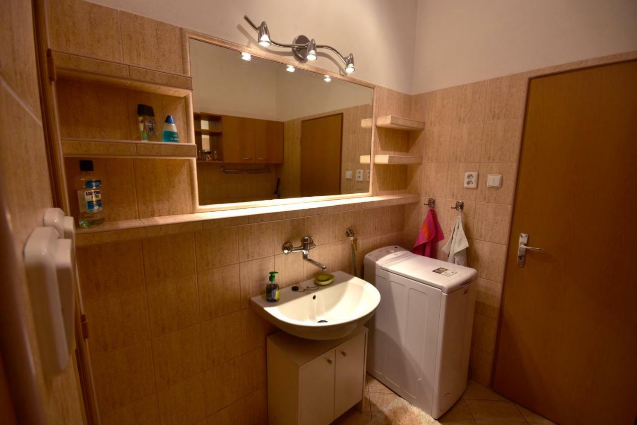 Privat Bea Apartment Podturen Bagian luar foto