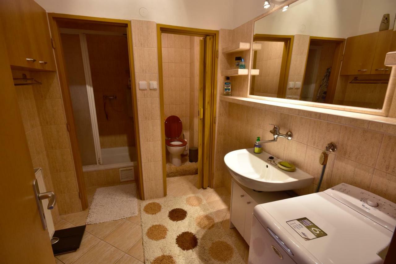 Privat Bea Apartment Podturen Bagian luar foto