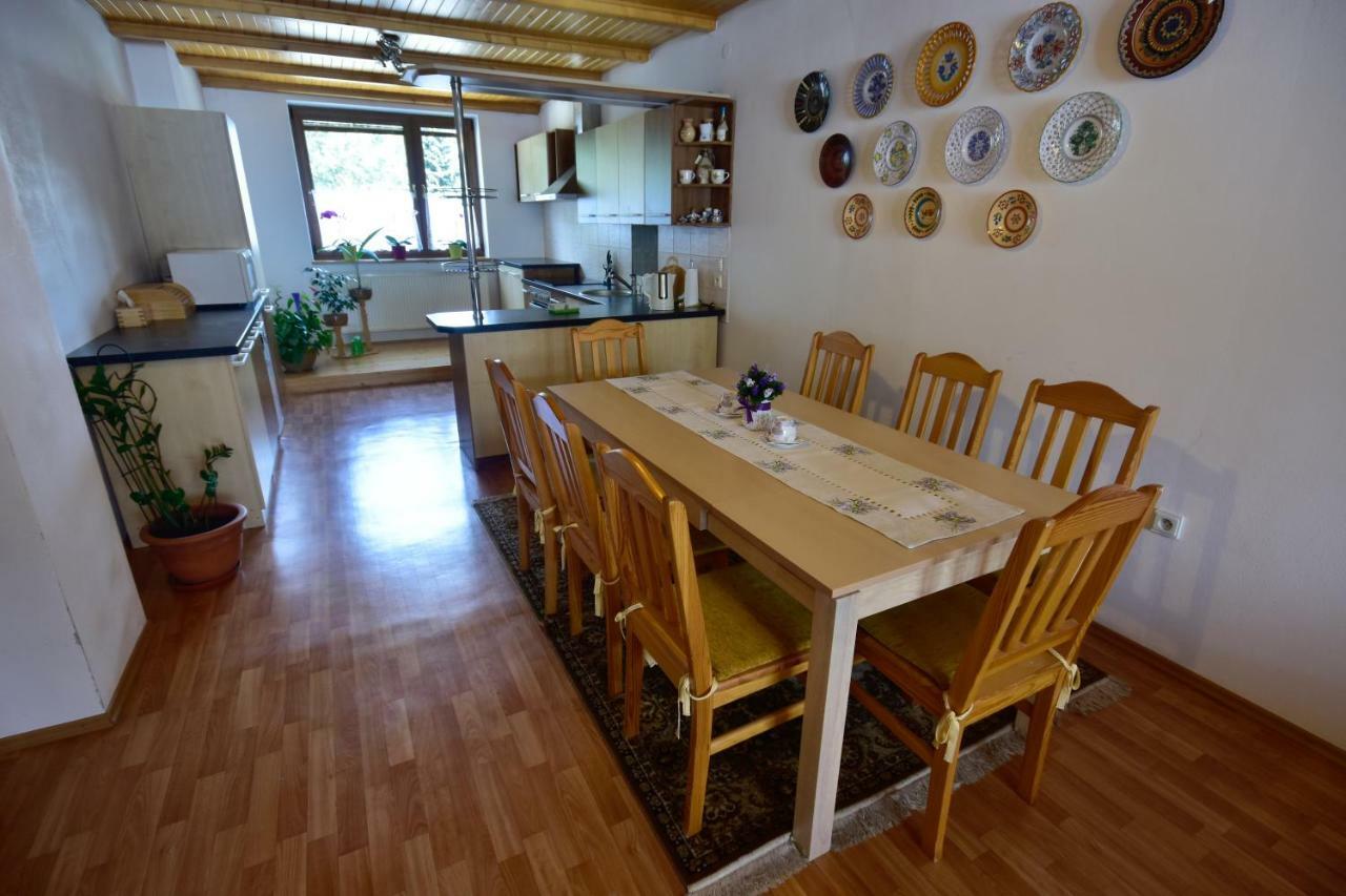 Privat Bea Apartment Podturen Bagian luar foto