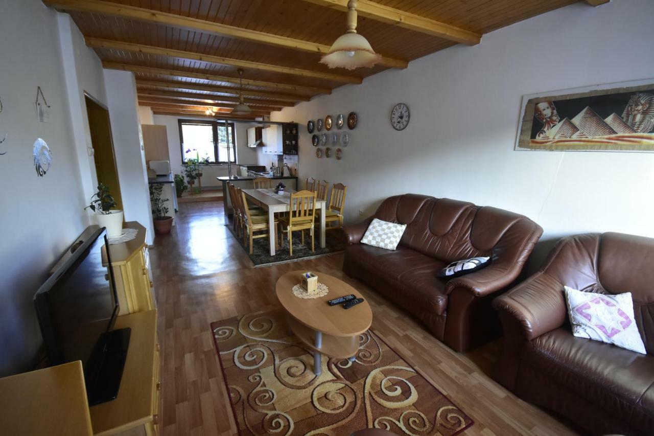 Privat Bea Apartment Podturen Bagian luar foto